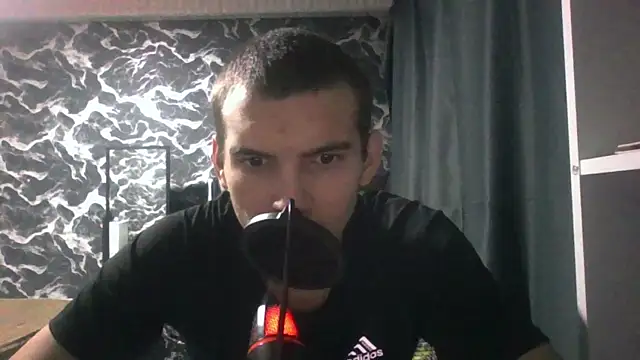 Snapshot of Noctyve chatting on December 4, 1:43 pm Noctyve online show from December 4, 1:43 pm