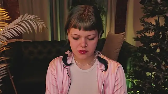 Snapshot of HelyEre chatting on December 3, 9:47 pm HelyEre online show from December 3, 9:47 pm