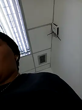 VaneandRossy online show from February 8, 2:15 pm