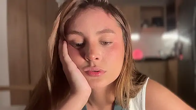 miaferrer777 online show from April 8, 11:28 pm