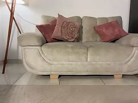 miaferrer777 online show from December 17, 1:10 am