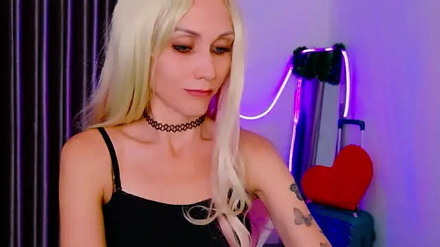 betty xoxoo online show from February 11, 11:10 am