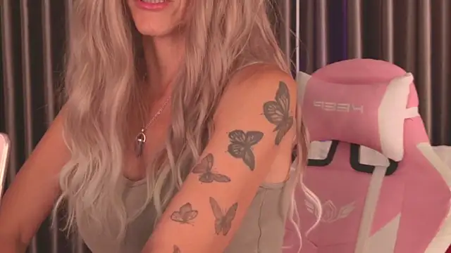 betty xoxoo online show from April 15, 10:43 am