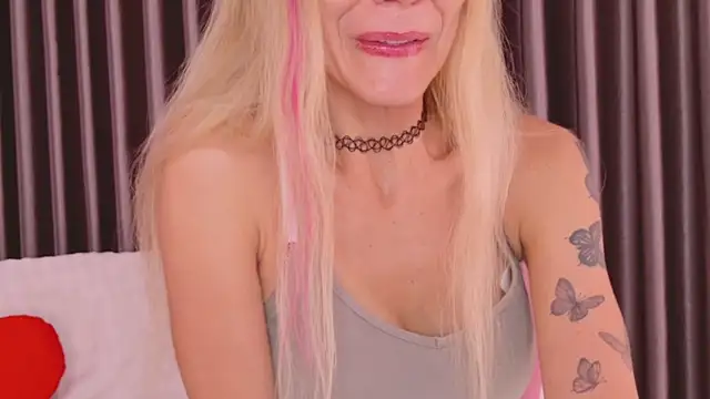 betty xoxoo online show from July 14, 10:32 am