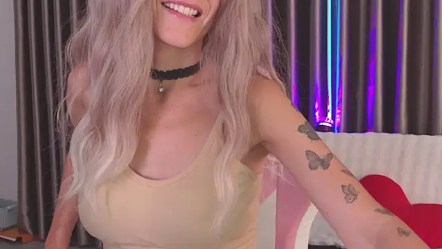 Snapshot of betty_xoxoo chatting on April 30, 11:17 am betty xoxoo online show from April 30, 11:17 am