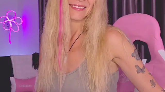 betty xoxoo online show from June 26, 11:05 am