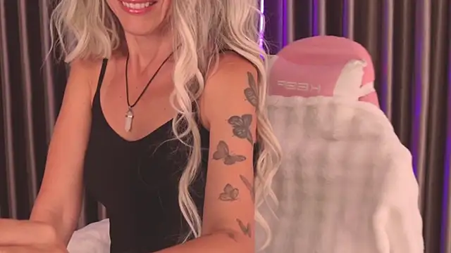 betty xoxoo online show from April 9, 12:11 pm