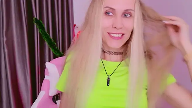 betty xoxoo online show from December 15, 8:42 am