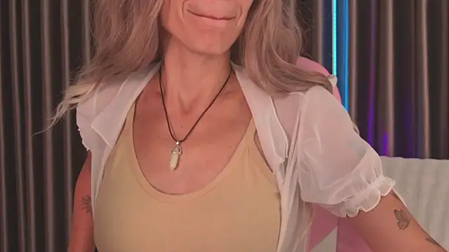 betty xoxoo online show from April 27, 12:36 pm