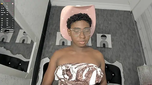 teylor lovee online show from April 8, 8:10 pm