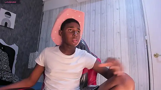 Snapshot of teylor_lovee chatting on January 11, 9:11 pm teylor lovee online show from January 11, 9:11 pm