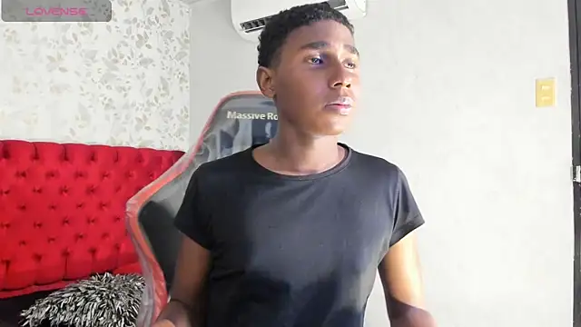 Snapshot of teylor_lovee chatting on January 16, 8:24 pm teylor lovee online show from January 16, 8:24 pm