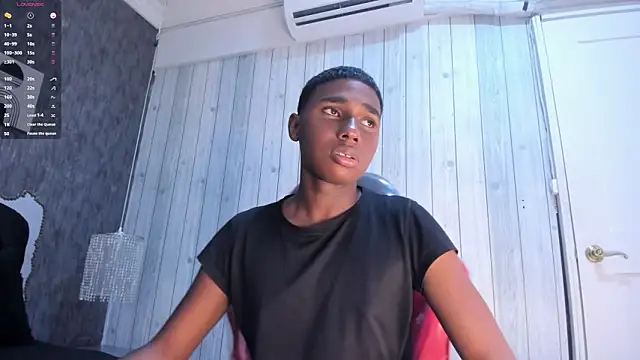 Snapshot of teylor_lovee chatting on January 6, 8:35 pm teylor lovee online show from January 6, 8:35 pm