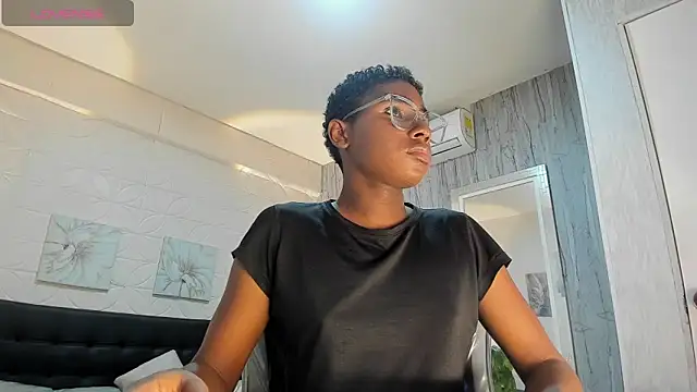 Snapshot of teylor_lovee chatting on February 8, 8:39 pm teylor lovee online show from February 8, 8:39 pm