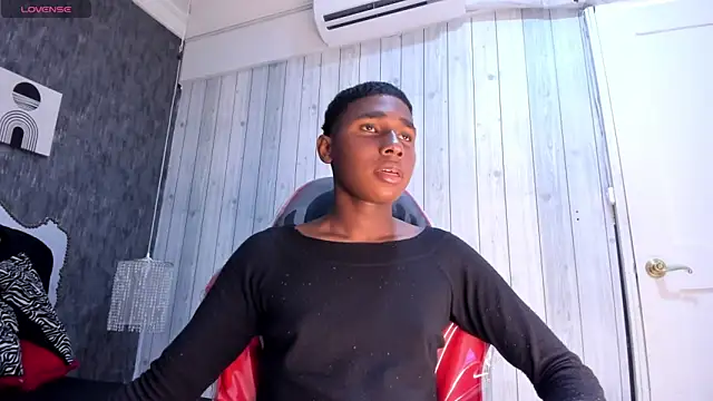 Snapshot of teylor_lovee chatting on January 8, 8:04 pm teylor lovee online show from January 8, 8:04 pm