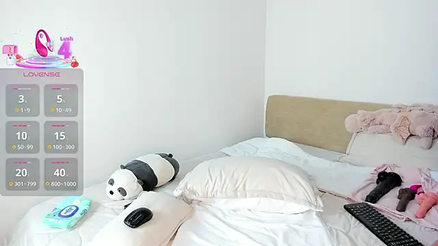 DakothaHyland  online show from February 17, 2:03 pm