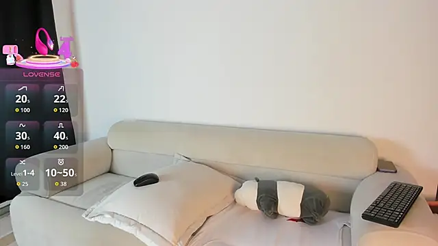 DakothaHyland  online show from January 16, 10:36 pm