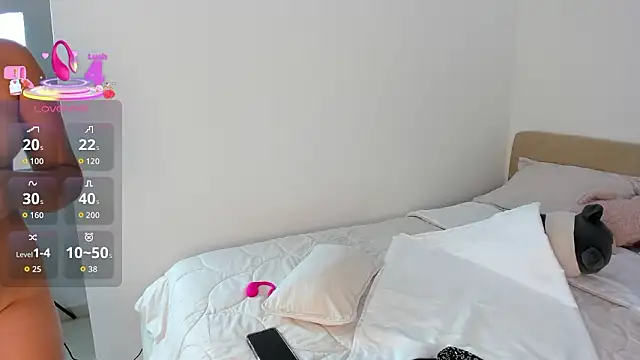 DakothaHyland  online show from February 24, 6:53 pm