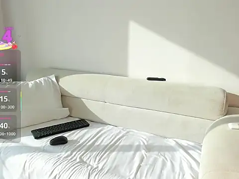 DakothaHyland  online show from December 18, 8:56 pm