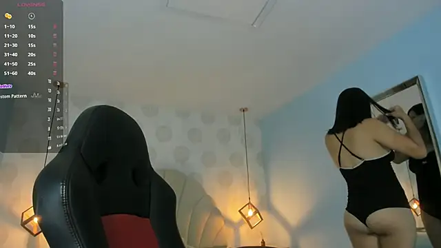 Snapshot of VENUSGREYS1 chatting on May 12, 12:11 pm VENUSGREYS1 online show from May 12, 12:11 pm
