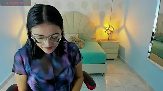 VENUSGREYS1 online show from April 14, 11:48 am