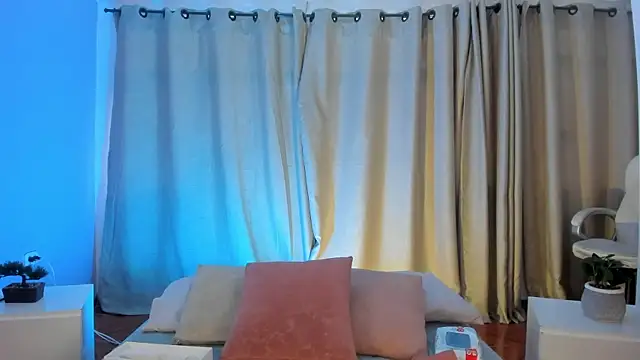 Amy Parkker online show from April 8, 12:50 pm