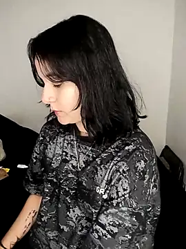 tiffanybrowm online show from December 19, 8:44 pm