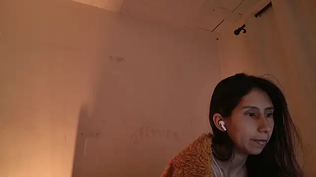 Snapshot of MoonLipsON- chatting on July 16, 11:24 pm MoonLipsON- online show from July 16, 11:24 pm