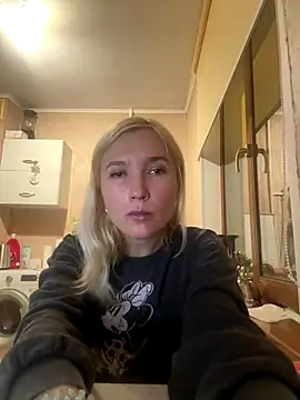 KisJeni online show from December 4, 6:07 pm