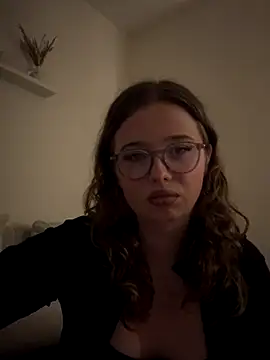 Snapshot of GermanRose chatting on December 16, 8:57 pm GermanRose online show from December 16, 8:57 pm