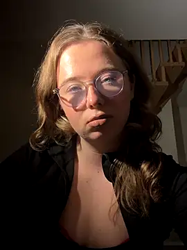 Snapshot of GermanRose chatting on December 15, 7:31 pm GermanRose online show from December 15, 7:31 pm