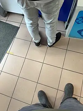 Snapshot of Davvidsm chatting on February 9, 2:48 pm Davvidsm online show from February 9, 2:48 pm