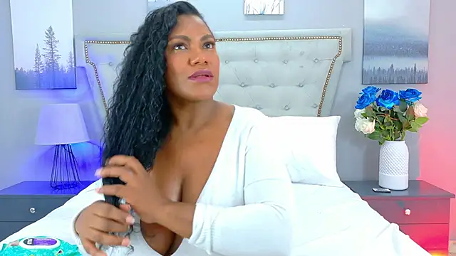 AnnieLeigt online show from March 7, 1:05 pm