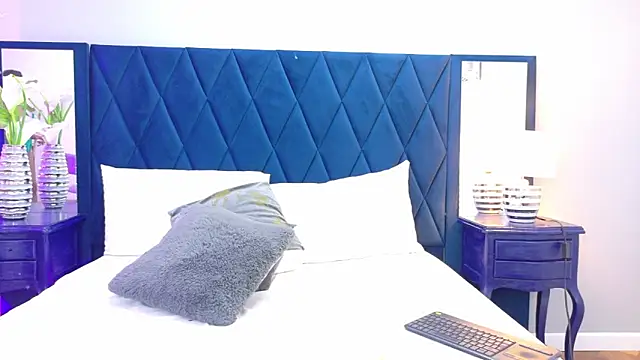 AnnieLeigt online show from March 14, 12:33 pm