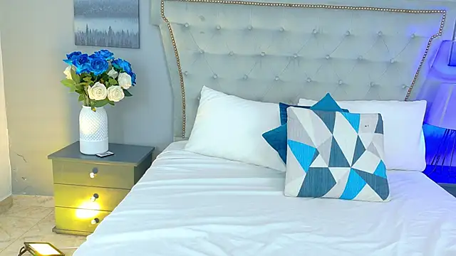 AnnieLeigt online show from March 4, 12:24 pm