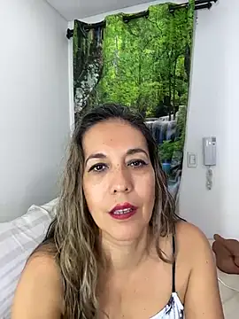 Snapshot of sandrafarrely chatting on February 7, 3:47 am sandrafarrely online show from February 7, 3:47 am