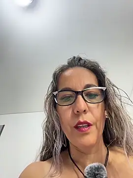 Snapshot of sandrafarrely chatting on March 20, 12:55 am sandrafarrely online show from March 20, 12:55 am