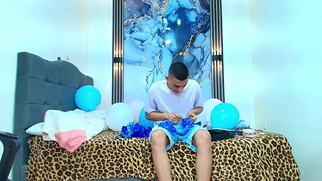 Valentina and sneider  online show from March 7, 8:58 pm