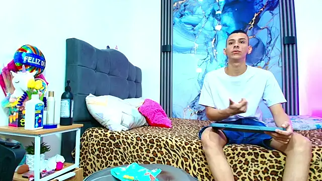 Valentina and sneider  online show from March 26, 9:02 pm