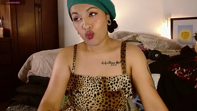 Snapshot of _ChloeMonroe chatting on December 17, 4:17 am ChloeMonroe online show from December 17, 4:17 am