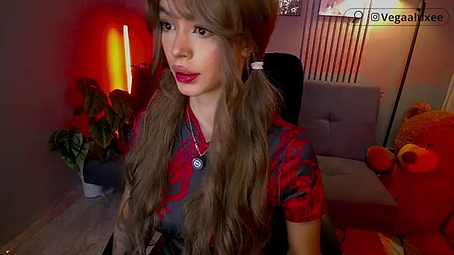 Snapshot of VegaLuxe chatting on April 23, 3:35 pm VegaLuxe online show from April 23, 3:35 pm
