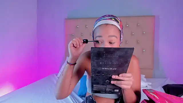 EmmaLawrence  online show from January 17, 7:17 pm