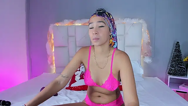 EmmaLawrence  online show from December 18, 4:33 pm