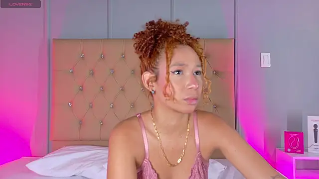 EmmaLawrence  online show from April 15, 3:12 am