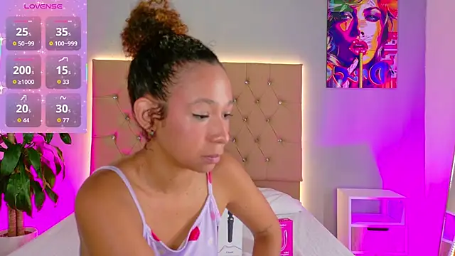 EmmaLawrence  online show from March 13, 9:03 am