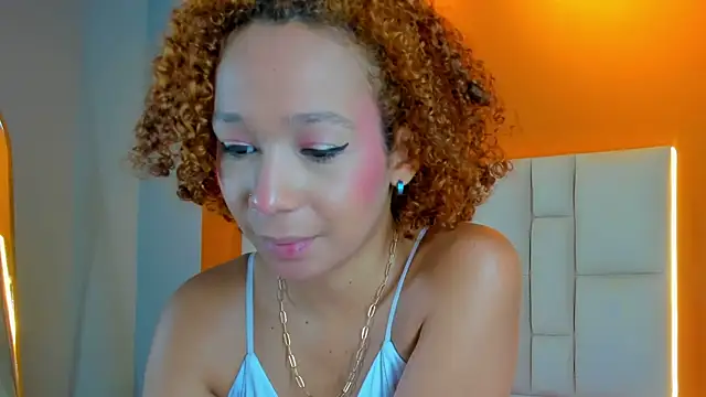 EmmaLawrence  online show from April 19, 3:51 am