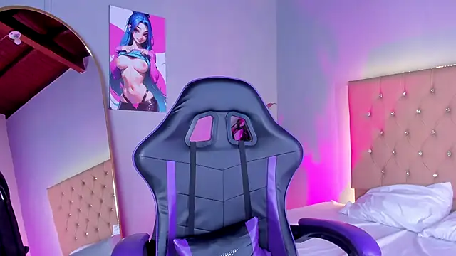 EmmaLawrence  online show from December 14, 7:41 pm