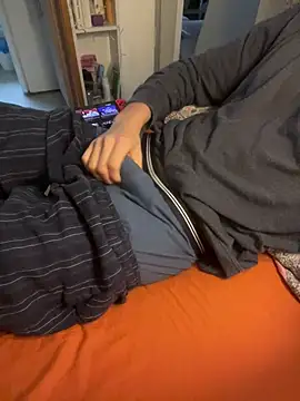 Snapshot of hungspanishtwink chatting on February 6, 9:38 am hungspanishtwink online show from February 6, 9:38 am