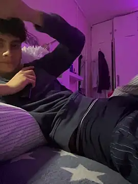 Snapshot of hungspanishtwink chatting on January 10, 10:49 pm hungspanishtwink online show from January 10, 10:49 pm