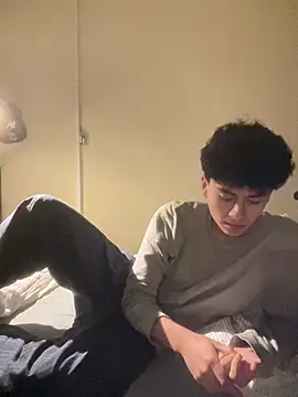 Snapshot of hungspanishtwink chatting on February 17, 10:51 pm hungspanishtwink online show from February 17, 10:51 pm